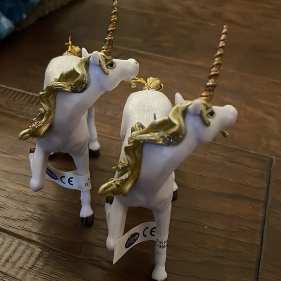 Papo Unicorn with butterfly (gold) - set of 2 - Picture 4 of 4